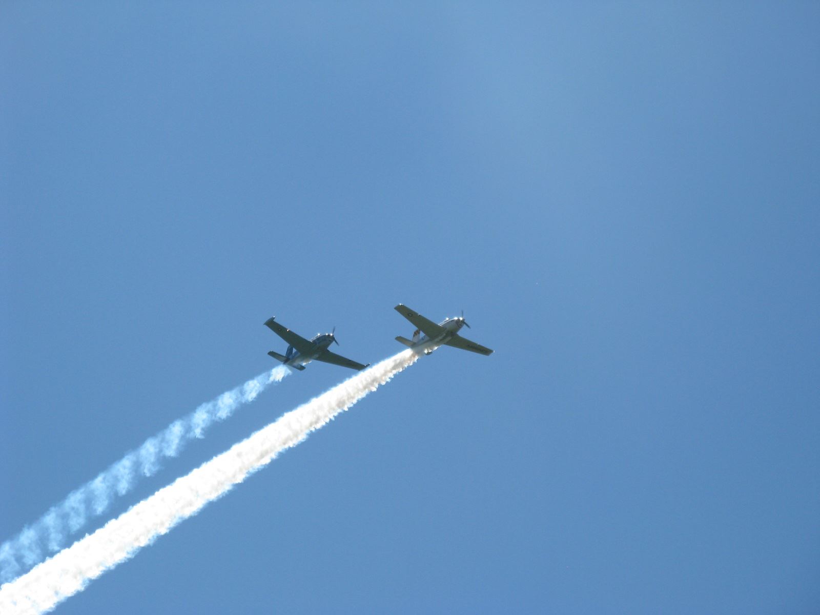 Airplanes with Smoke