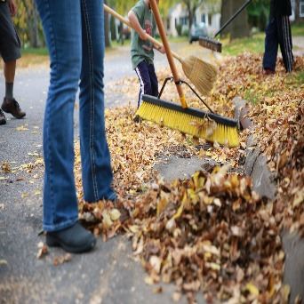 Fall Clean-Up Photo Credit: Minnesota Pollution Control Agency